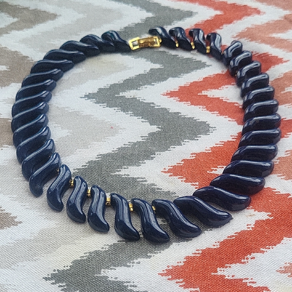 Napier Navy Blue Twisted Link Necklace – Gold Tone Statement Collar